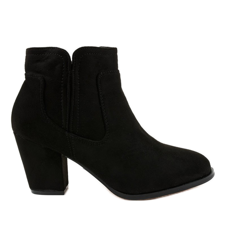 Schwarze isolierte Stiefel am A8123-Pfosten