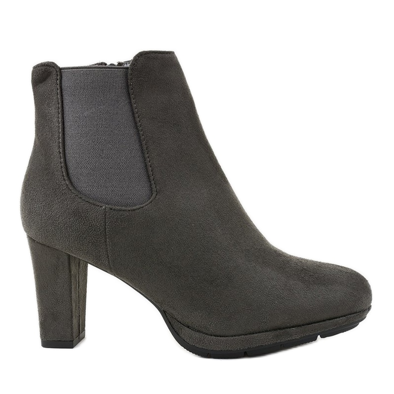 Graue Stiefel am F156-2 Pfosten