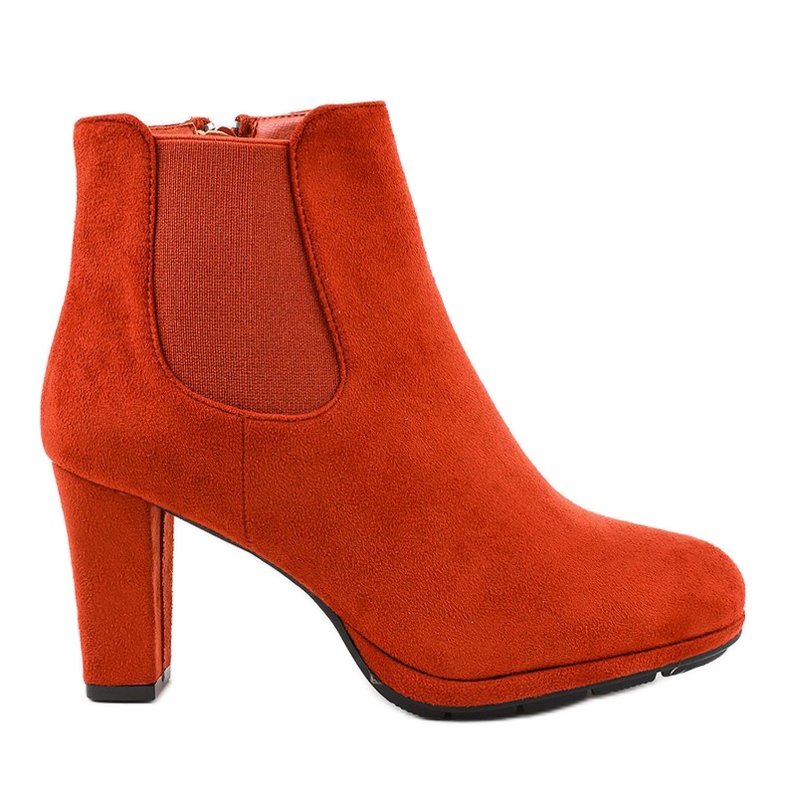 Rote Stiefeletten am F156-2 Pfosten