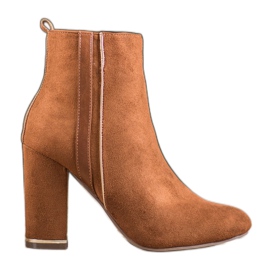 Erynn Wildlederstiefel mit Ziergürtel braun