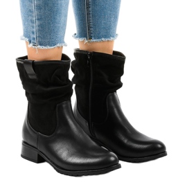 Schwarze flache isolierte Stiefel 3431