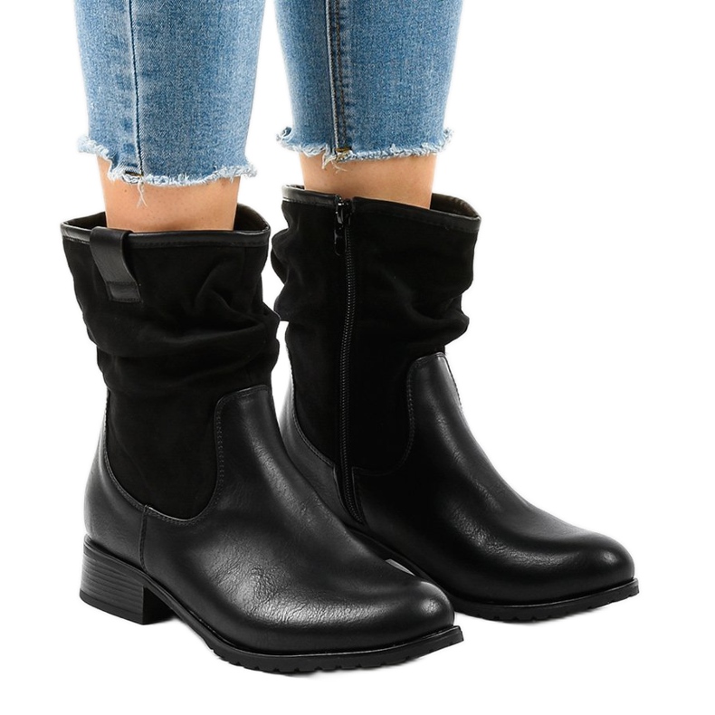 Schwarze flache isolierte Stiefel 3431