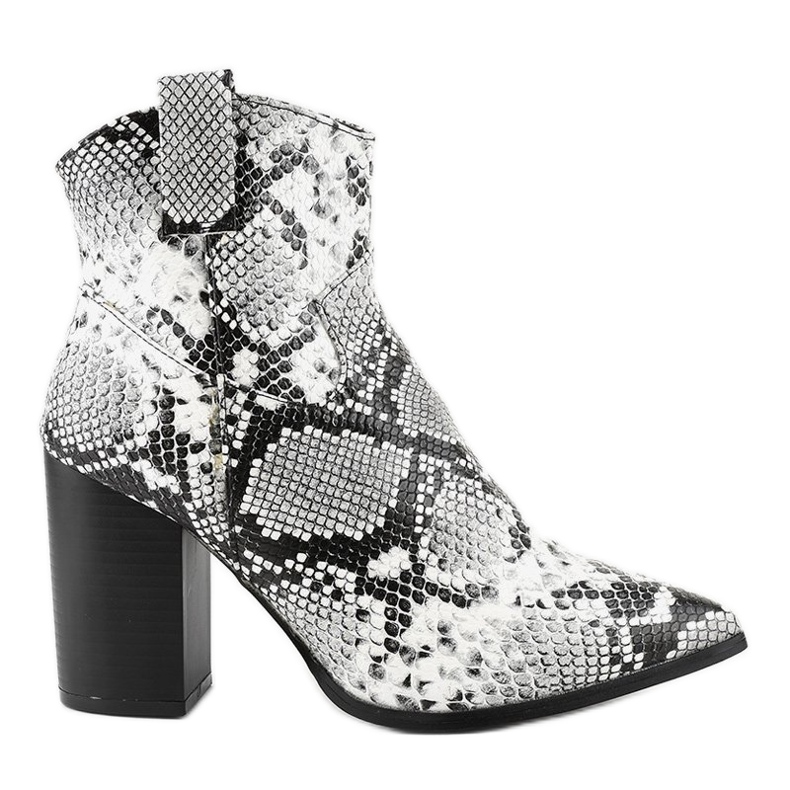 Schwarze Stiefeletten am YL20-1 Schlangenpfosten weiß grau