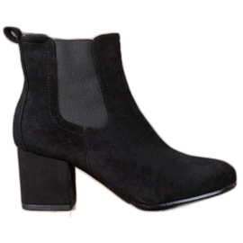 Bestelle Slip-On-Stiefel an einem Pfosten schwarz