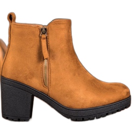 SHELOVET Bequeme Stiefel auf der Plattform braun