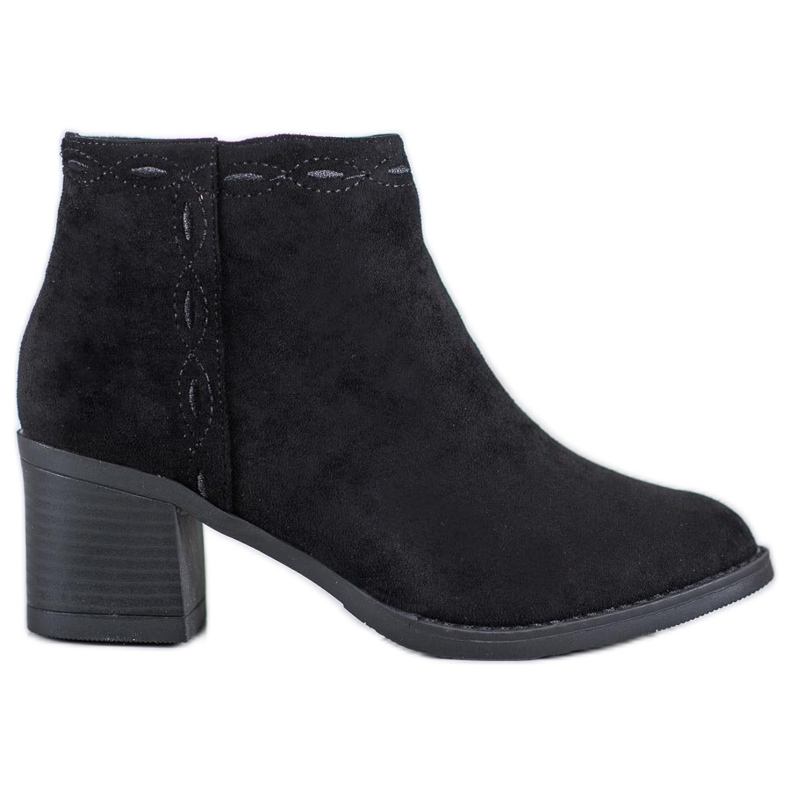 Kylie schwarze Beute auf einem Pfosten