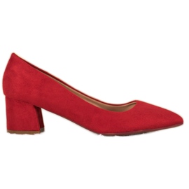 Fama Pumpen auf einer Säule rot