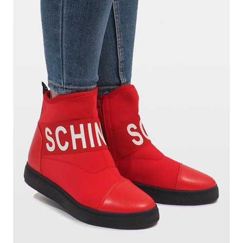 Rote, isolierte XY-38-Schaumstiefel