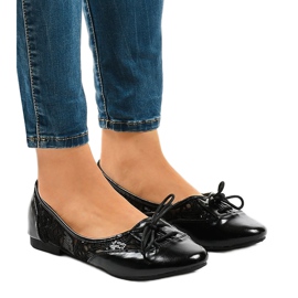 Schwarze, durchbrochene Ballerinas zum Schnüren 61305