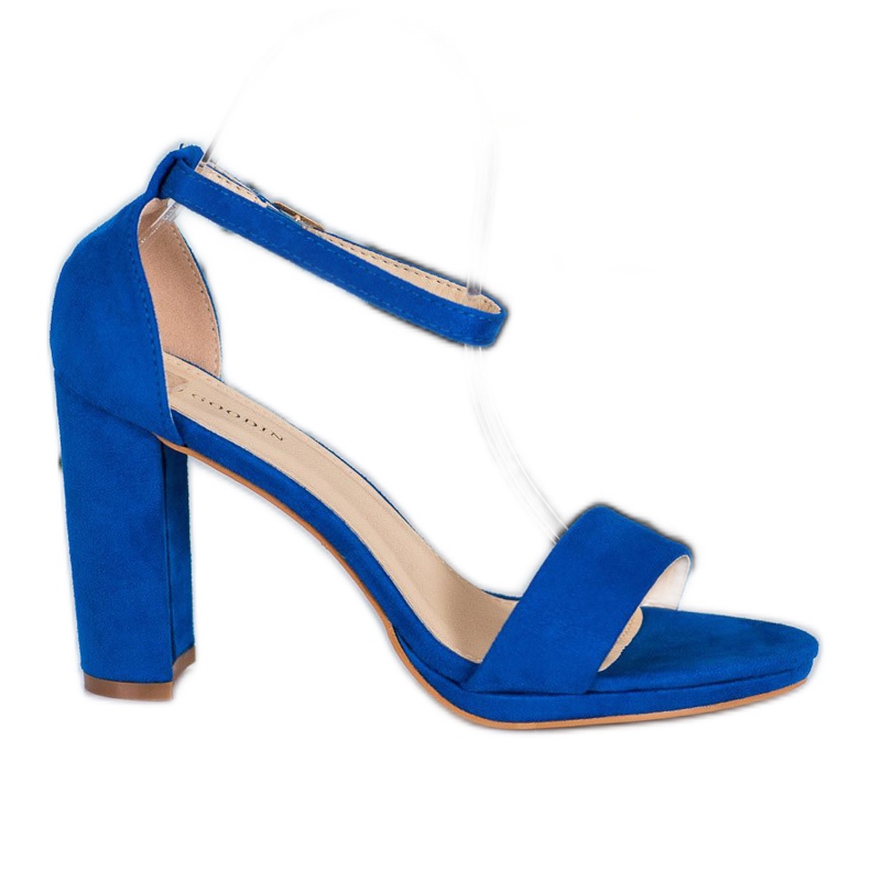 Goodin Wildledersandalen auf einer Bar blau