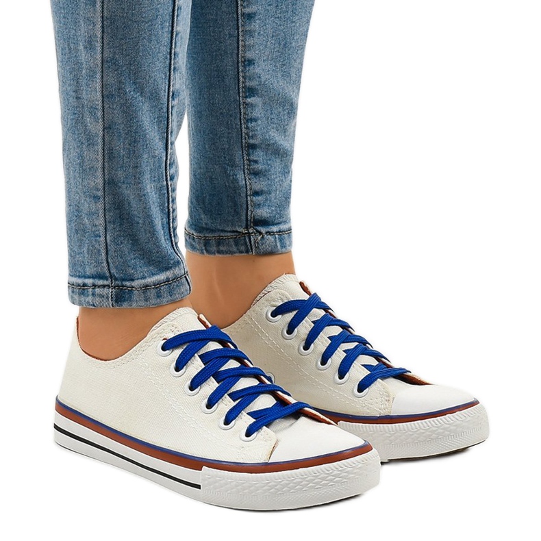 Klassische weiße niedrige Sneakers W03