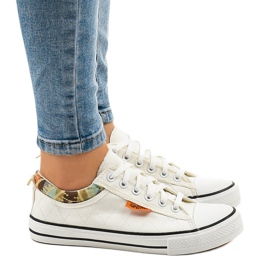 Klassische weiße Turnschuhe W11