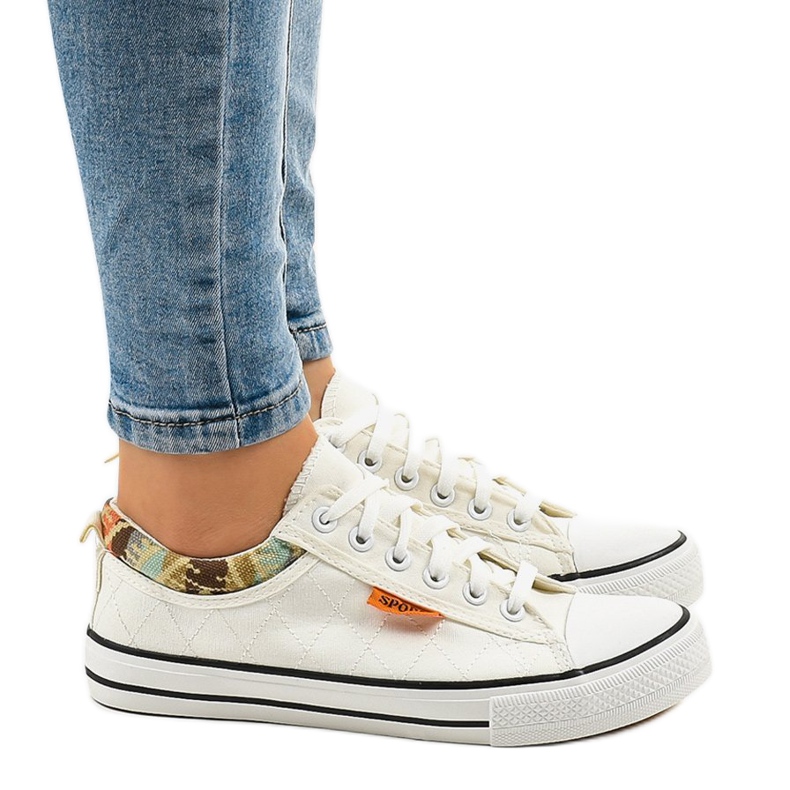 Klassische weiße Turnschuhe W11