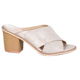 Sergio Leone Goldene Hausschuhe an der Bar