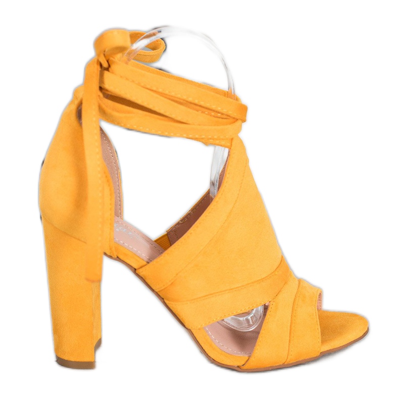 Seastar Gebundene Sandalen an einem Pfosten gelb