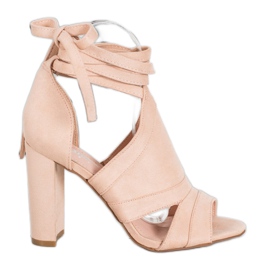 Seastar Gebundene Sandalen an einem Pfosten beige