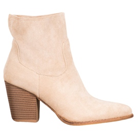 Seastar Slip-On-Stiefel an einem Pfosten beige