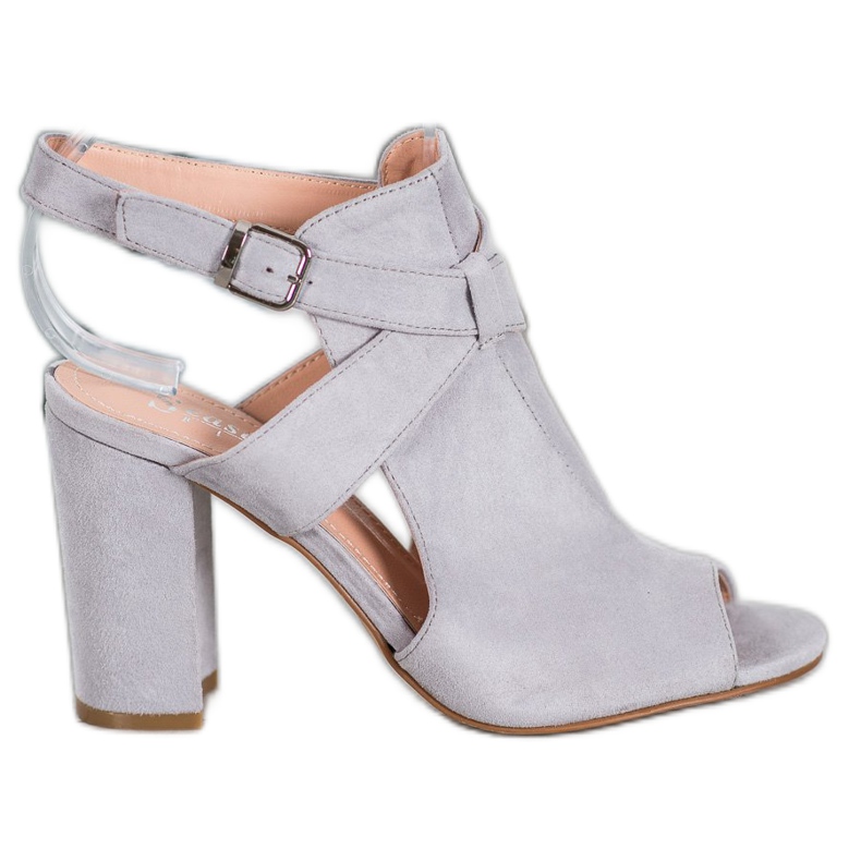 Seastar Stilvolle Sandalen an einer Bar grau