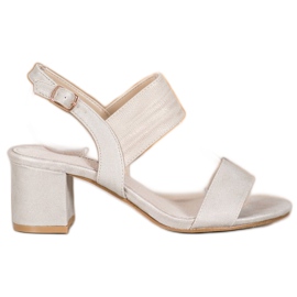 Goodin Lässige Sandalen an einer Bar beige golden