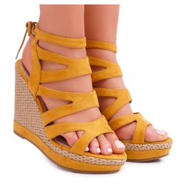 FE1 Damensandalen mit Keilabsatz, gelber String, Liluena