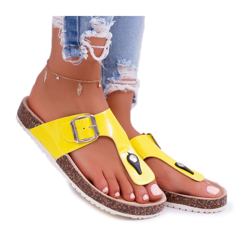 SEA Damenhausschuhe Flip-Flops auf Korken, lackierte gelbe Palette