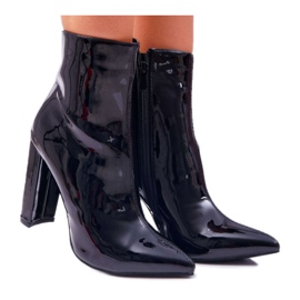 SEA Damenstiefel auf einem hohen Absatz lackiert schwarz Demens