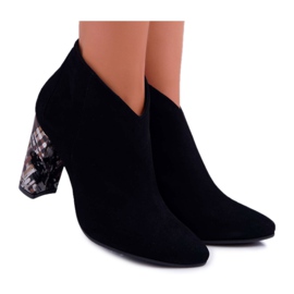 Schwarze elegante Wildlederstiefel auf einer Stange Laura Messi 2047