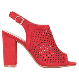 Weide Durchbrochene Sandalen an einer Bar rot