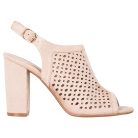 Weide Durchbrochene Sandalen an einer Bar braun