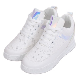 Weiße Sportschuhe Keilabsatz 85-429 WEISS / SILBER