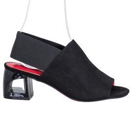 Goodin Slip-on-Schuhe auf einem Pfosten schwarz