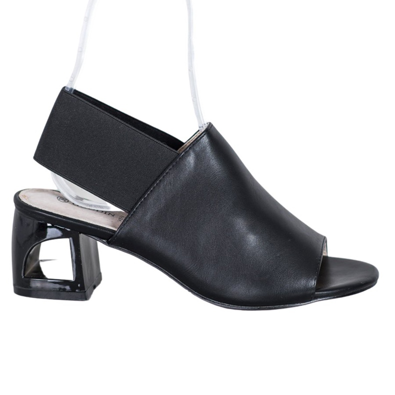 Goodin Slip-on-Schuhe auf einem Pfosten schwarz