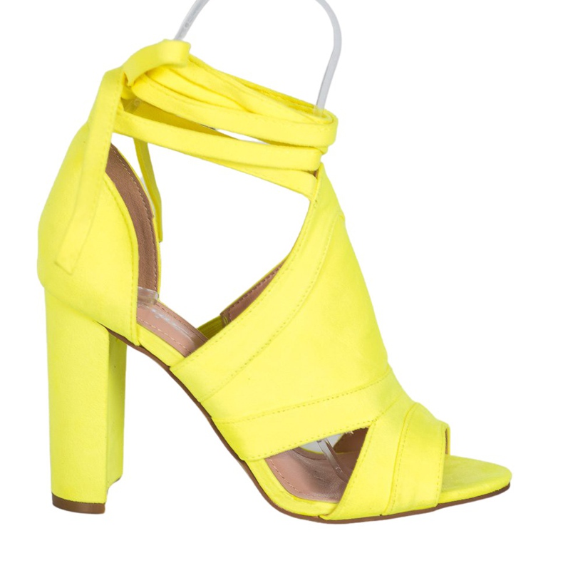 Seastar Gebundene Sandalen an einem Pfosten gelb