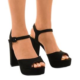 Schwarze Sandalen auf einem Post-Wildleder AT-0660-L