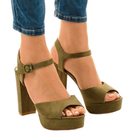 Grüne Sandalen am Pfosten aus Wildleder AT-0660-L