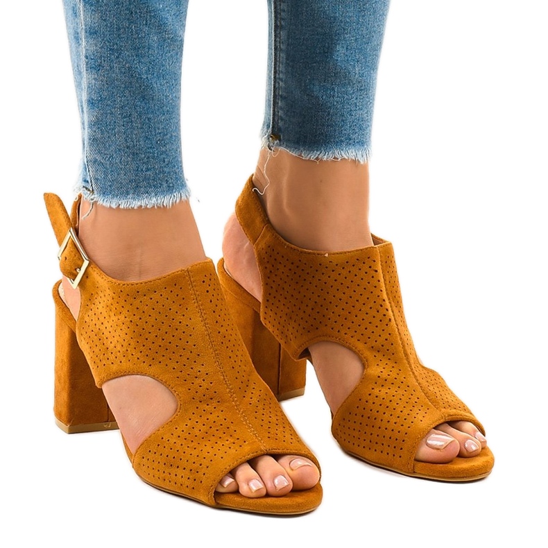 Camel durchbrochene Sandalen mit einem Schnitt 99-33A braun