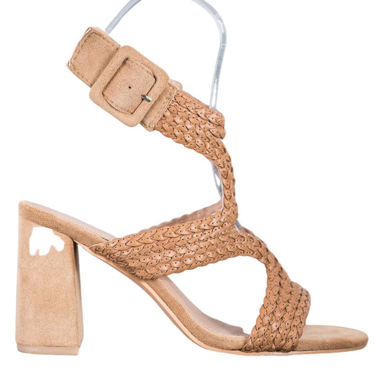 SHELOVET Geflochtene Sandalen an einer Bar braun