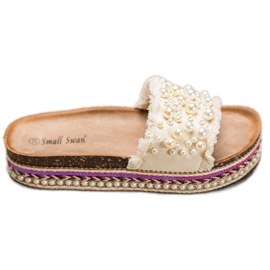 Small Swan Hausschuhe auf der Plattform mit Perlen beige