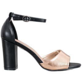 Small Swan Klassische Sandalen an einer Bar schwarz gelb