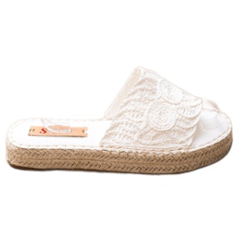 Seastar Hausschuhe auf einer Strohplattform weiß