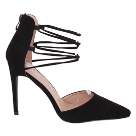 Pumps auf einem schwarzen SY66P Black Pin