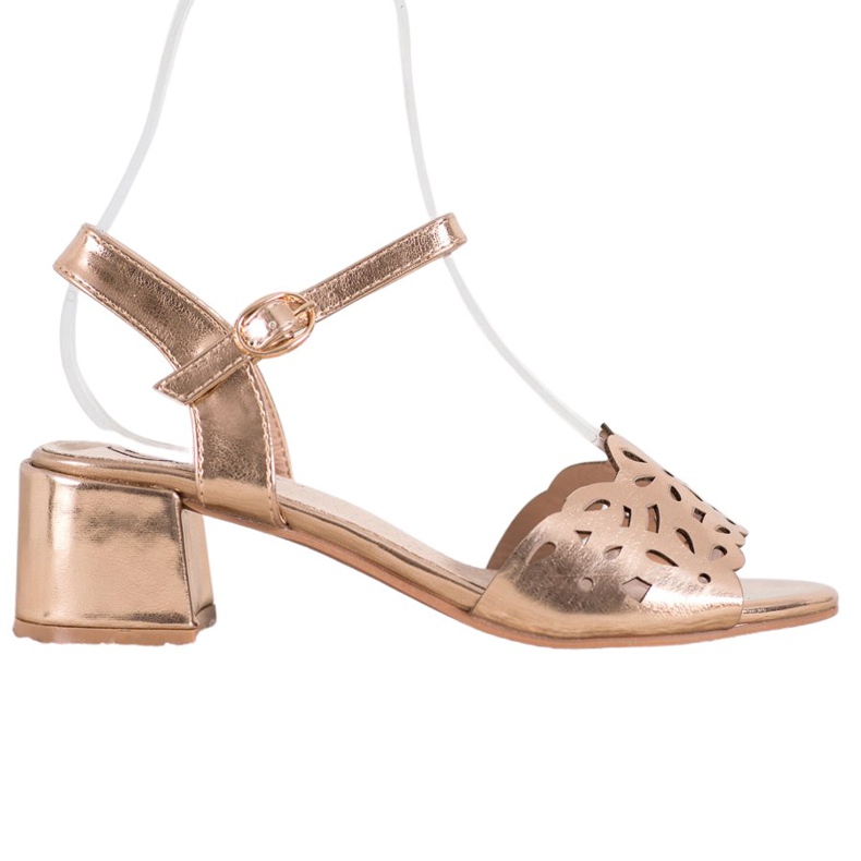 Kylie Sandalen mit Öko-Leder auf einer Bar gelb