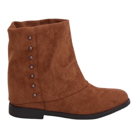 Stiefel auf einem versteckten Keilkamel ST-03P Camel braun