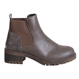 J. Star Slip-On-Stiefel an einem Pfosten braun
