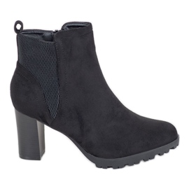 SHELOVET Wildleder Booties auf einer Bar schwarz