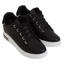 Black R78 Schwarze Sneakers auf einem versteckten Keil