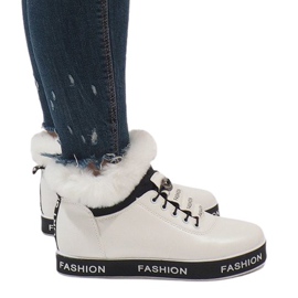 Weiße isolierte Pelzwildlederstiefel NB252P-1