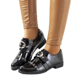 Schwarz lackierte Schuhe mit C18-6263-2 Schnalle