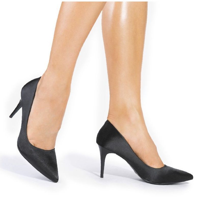 Schwarze Pumps an der LEI-160 Ferse