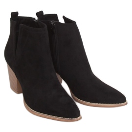 Hochhackige Stiefel mit mandelschwarzen Zehen M397 Black